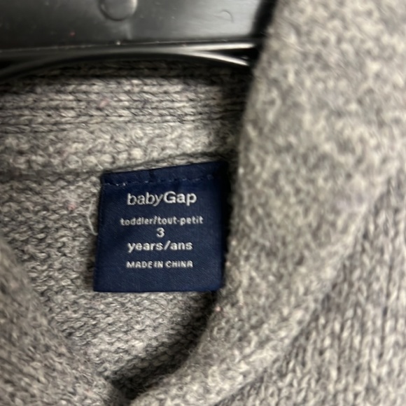 Great condition gap sweater size 3T - Picture 3 of 3